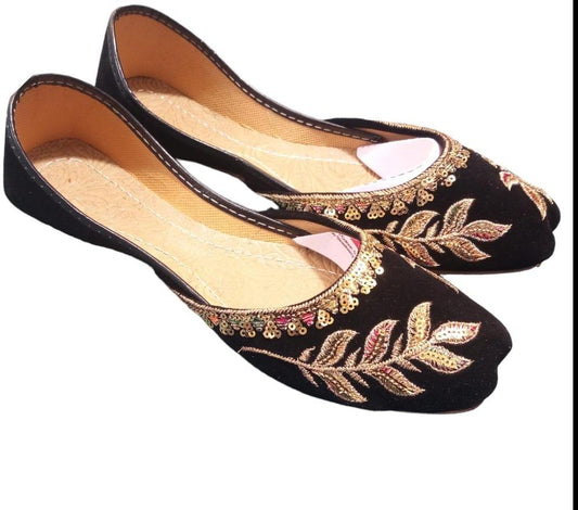 Women's Black Stylish Embroidered Khussa