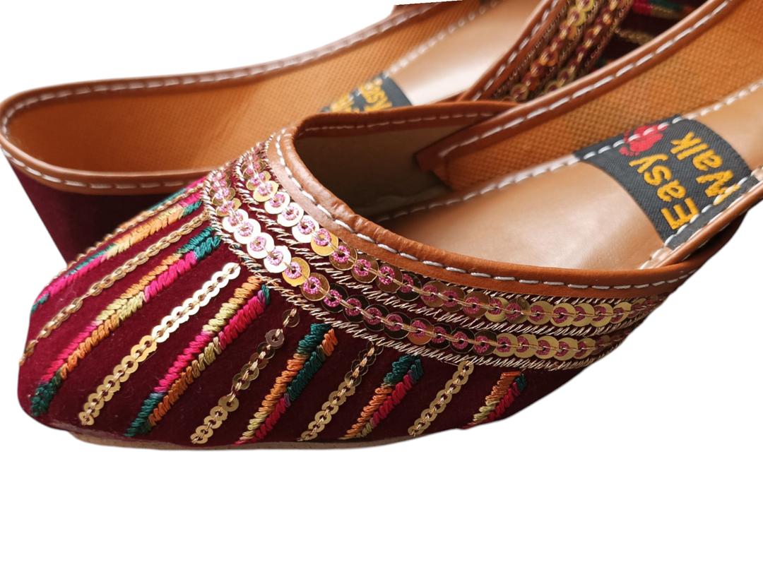Women's Velvet Embroidered Khussa