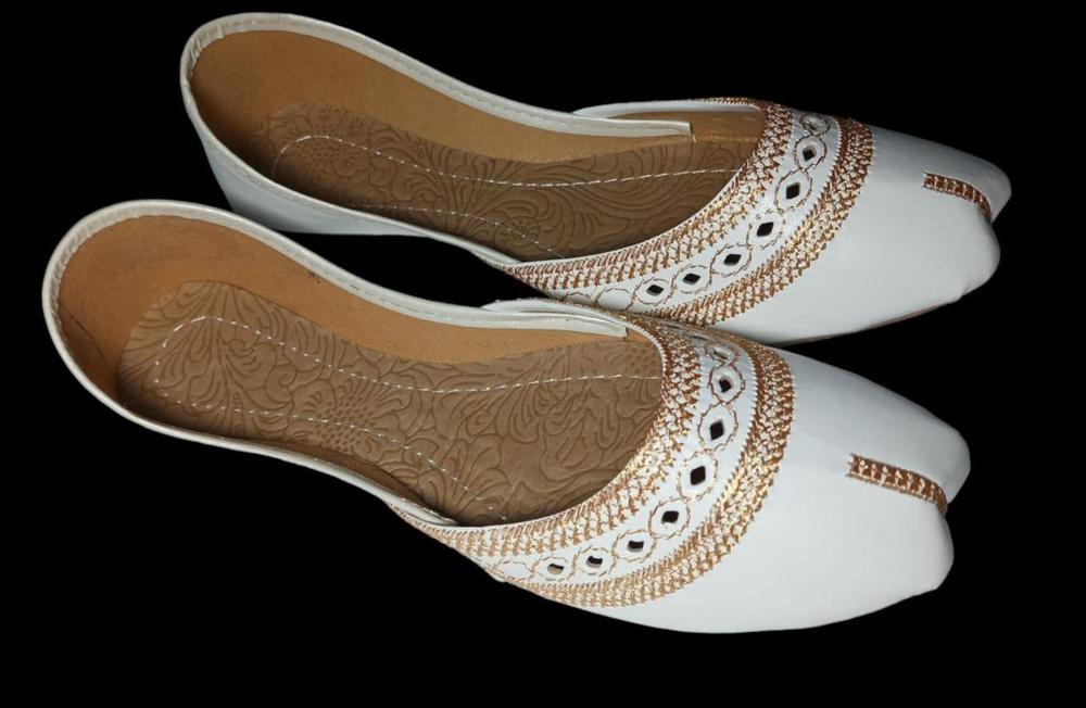 Women's White Fancy Embroidered Khussa